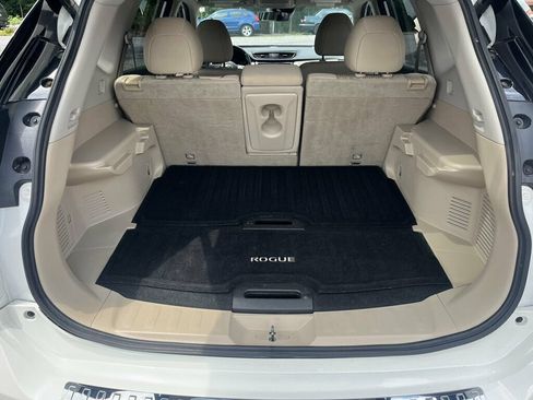 Used 2020 Nissan Rogue SV w/ Premium Package FWD image 18