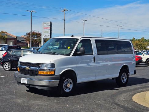 Used 2019 Chevrolet Express 3500 LT w/ LT Preferred Equipment Group image 3