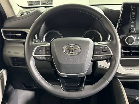 Used 2020 Toyota Highlander XLE AWD/4WD image 26