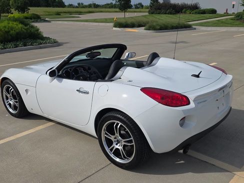 Used 2007 Pontiac Solstice GXP w/ Premium Package RWD image 2