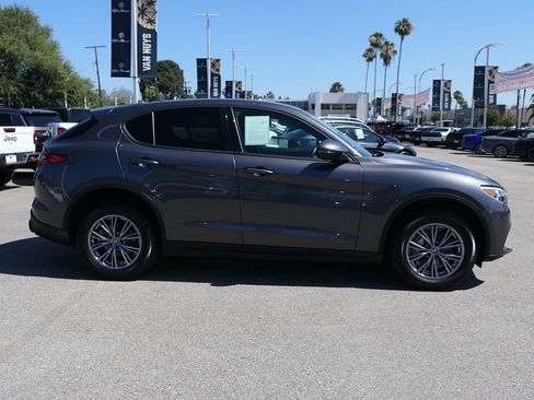 Used 2023 Alfa Romeo Stelvio Sprint RWD image 2