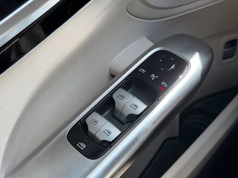 Used 2023 Mercedes-Benz C 300 4MATIC Sedan image 24
