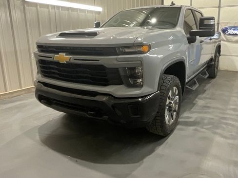 Used 2024 Chevrolet Silverado 2500 Custom w/ Custom Convenience Package AWD/4WD image 3