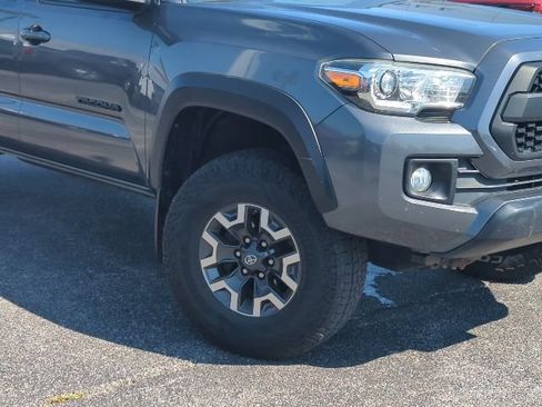 Used 2017 Toyota Tacoma TRD Off-Road w/ Tow Package (A/T) AWD/4WD image 2