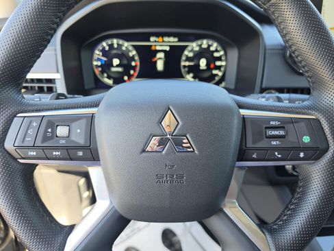 Used 2024 Mitsubishi Outlander FWD image 33