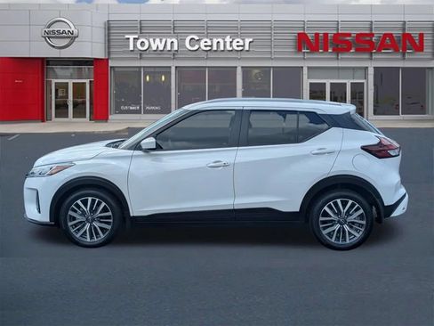 Certified 2024 Nissan Kicks SV FWD image 4