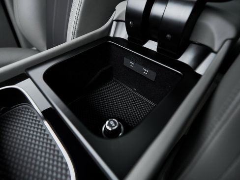 Used 2023 Bentley Bentayga Extended Wheelbase image 64