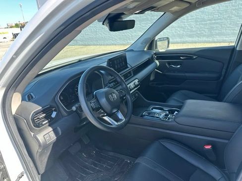Used 2025 Honda Pilot Touring image 13