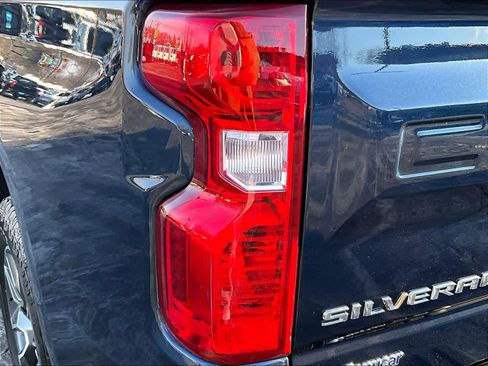 Used 2023 Chevrolet Silverado 1500 LT image 35