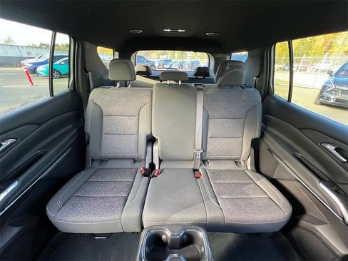 Used 2024 Chevrolet Traverse LT image 12