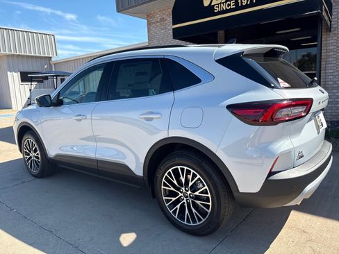 New 2025 Ford Escape PHEV image 10