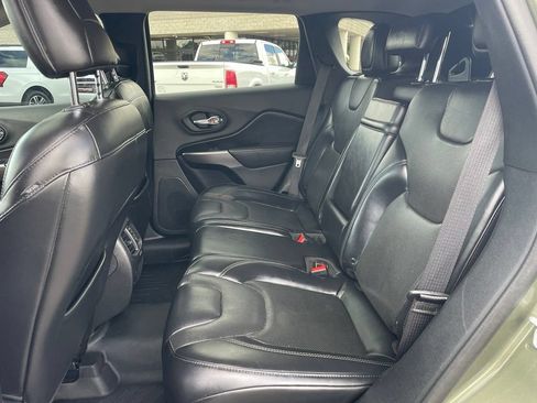 Used 2019 Jeep Cherokee Limited AWD/4WD image 11