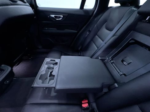 Used 2025 Volvo V60 B5 Cross Country Plus image 38