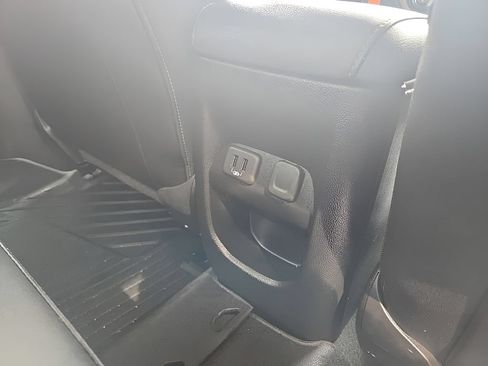 Used 2022 Chevrolet Colorado Z71 AWD/4WD image 10