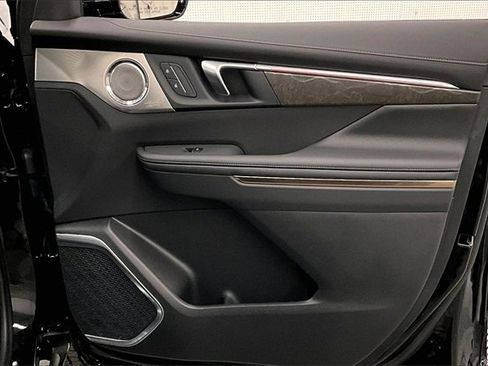 Used 2025 Buick Enclave Avenir w/ Super Cruise Package image 18