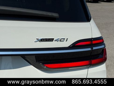 Used 2024 BMW X7 xDrive40i AWD/4WD image 11