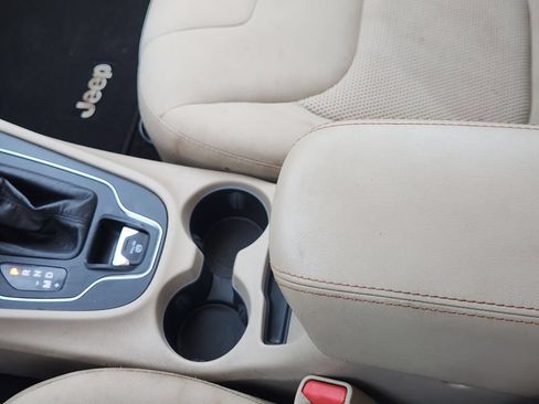 Used 2019 Jeep Cherokee Latitude w/ Popular Appearance Group FWD image 22