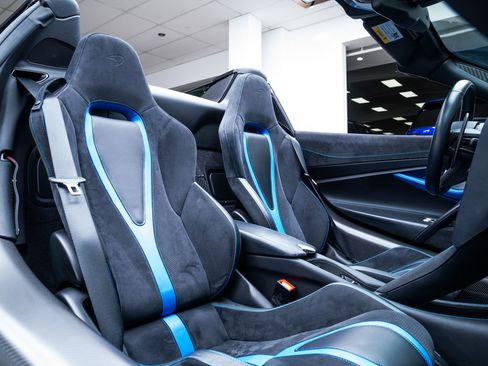Used 2020 McLaren 720S Performance RWD image 27