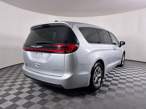 Used 2024 Chrysler Pacifica Limited image 21