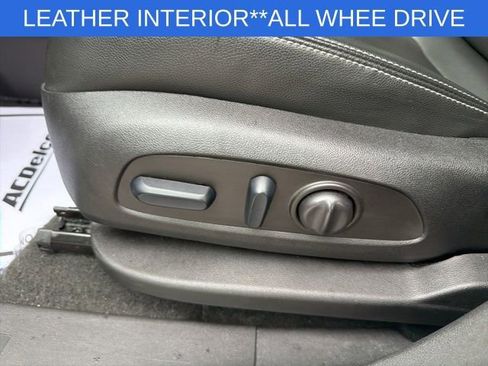 Used 2024 GMC Terrain SLT image 27