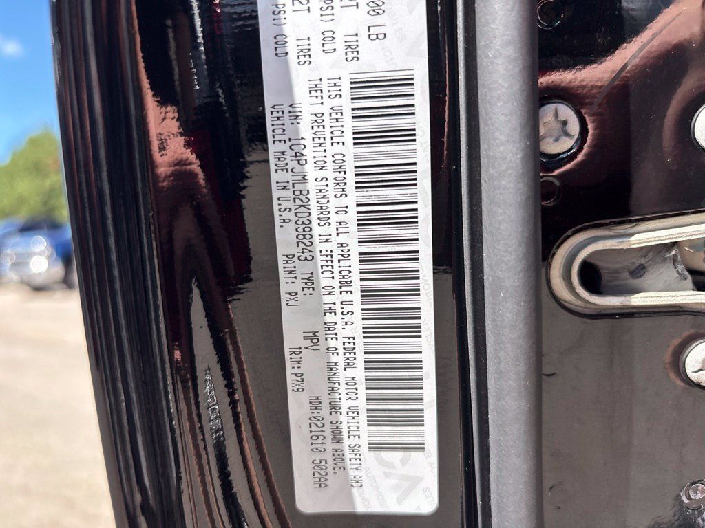 Used 2019 Jeep Cherokee Latitude Plus w/ Cold Weather Group AWD/4WD image 10