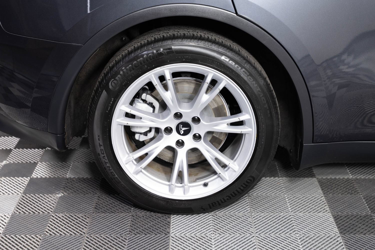 Used 2024 Tesla Model Y Long Range AWD/4WD image 39