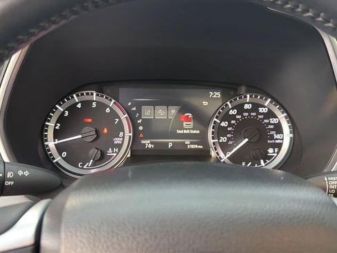 Used 2023 Toyota Highlander XLE FWD image 23