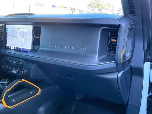 Certified 2024 Ford Bronco Badlands w/ Sasquatch Package image 18