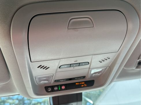 Used 2020 Chevrolet Equinox LT image 40