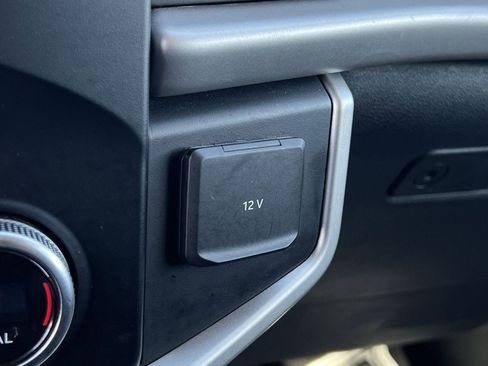 Used 2024 Ford Expedition Max XLT image 23