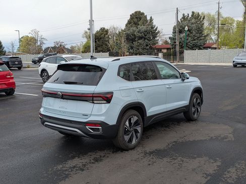 New 2026 Volkswagen Taos SE image 3