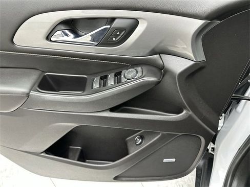 Used 2018 Chevrolet Traverse LT image 13