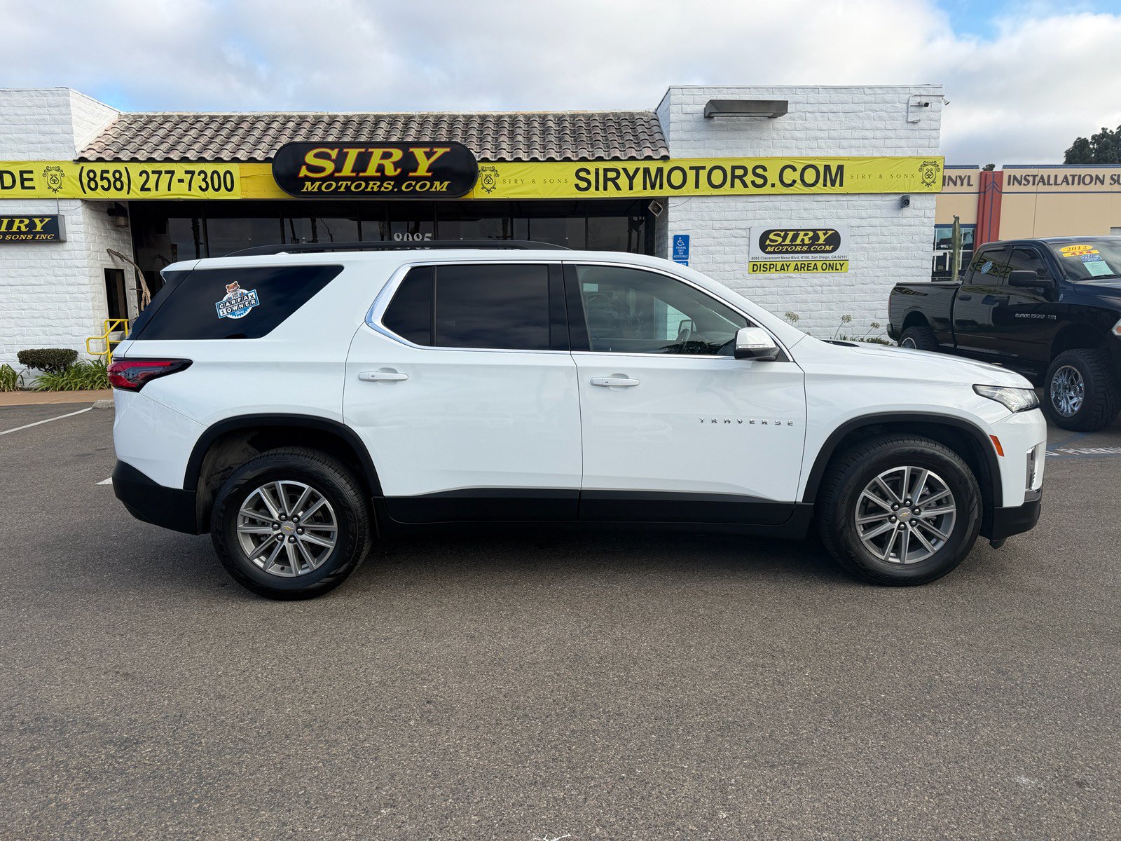 Used 2023 Chevrolet Traverse LT w/ LPO, Floor Liner Package AWD/4WD image 2