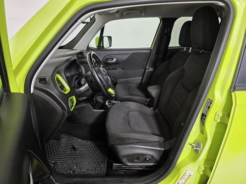 Used 2018 Jeep Renegade Latitude w/ Cold Weather Group image 12