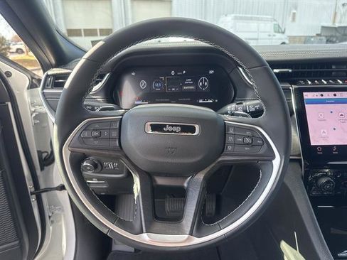 New 2025 Jeep Grand Cherokee Limited image 11