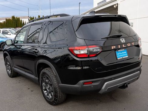 New 2026 Honda Pilot TrailSport image 8