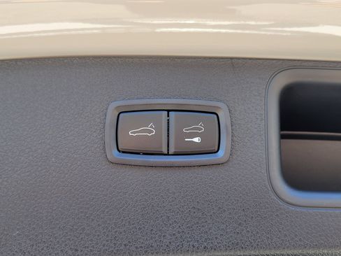 Used 2026 Porsche Macan AWD/4WD image 33