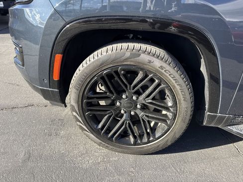 Used 2023 Jeep Wagoneer Series II w/ Convenience Group I image 16