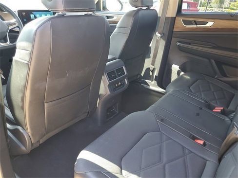 Used 2024 Volkswagen Atlas SE image 27