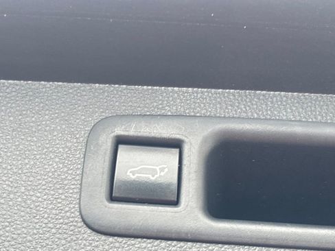 Used 2022 Toyota Highlander XLE FWD image 35