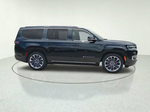 Used 2023 Jeep Wagoneer Series III w/ Premium Group I AWD/4WD image 7