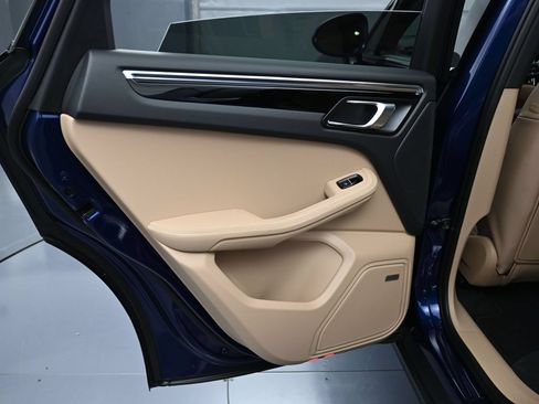 Certified 2026 Porsche Macan AWD/4WD image 23