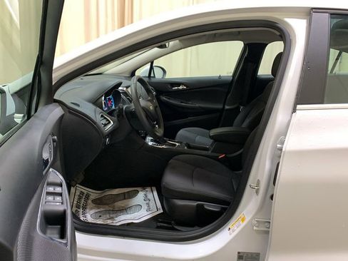 Used 2018 Chevrolet Cruze LT image 26