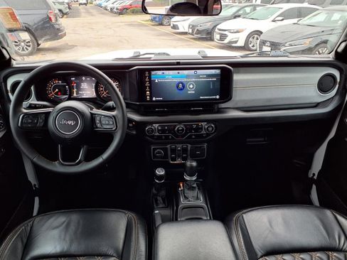 Used 2024 Jeep Gladiator Sport AWD/4WD image 3