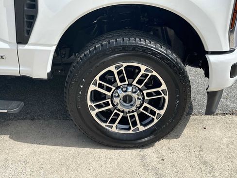 Used 2025 Ford F250 Platinum image 24