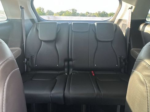 Used 2026 Kia Carnival EX FWD image 34