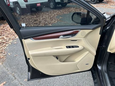 Used 2017 Cadillac XT5 Luxury w/ Driver Awareness Package image 14