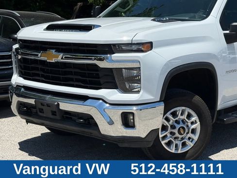 Used 2025 Chevrolet Silverado 2500 LT w/ Convenience Package AWD/4WD image 2