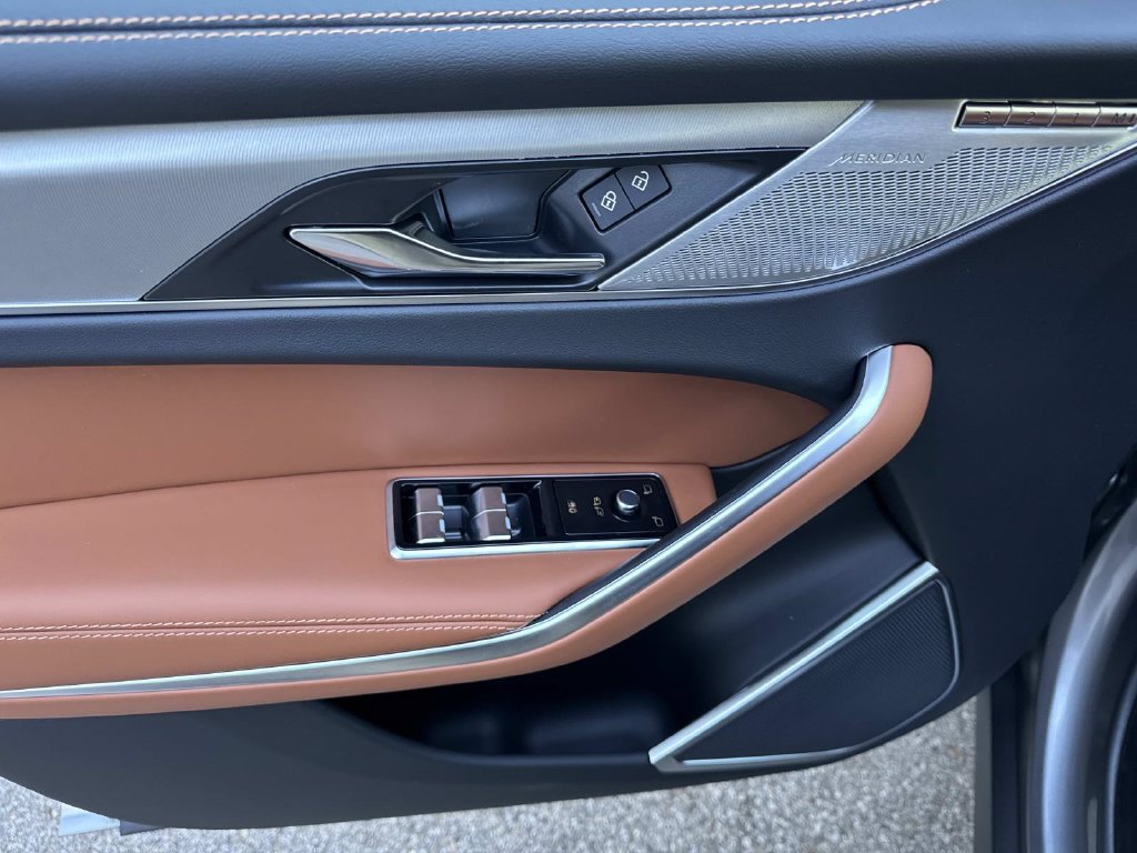 New 2026 Jaguar F-PACE R-Dynamic S AWD/4WD image 18