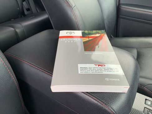 Used 2021 Toyota 4Runner Venture w/ Moonroof Package image 34